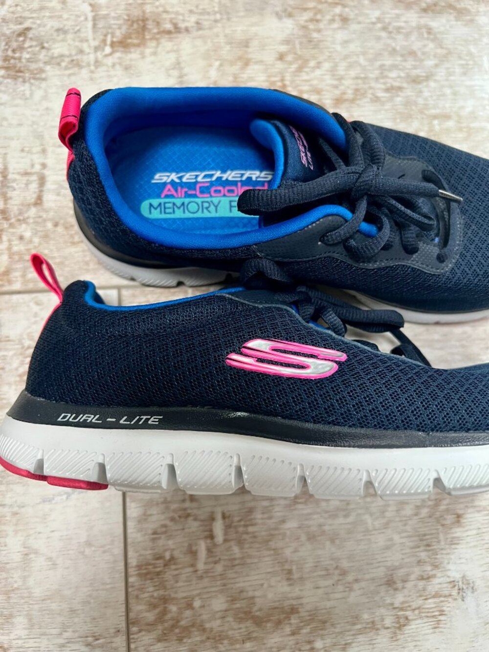 Sketchers Lite-Weight Athletic Shoes/Sneakers Size 5.5 - Picture 2 of 5